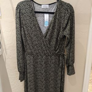 NWT never worn, Wrap dress olive green and black from stitch fix